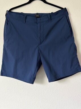 J.Crew Men’s 9 Inch Tech Navy Blue Shorts Size 34